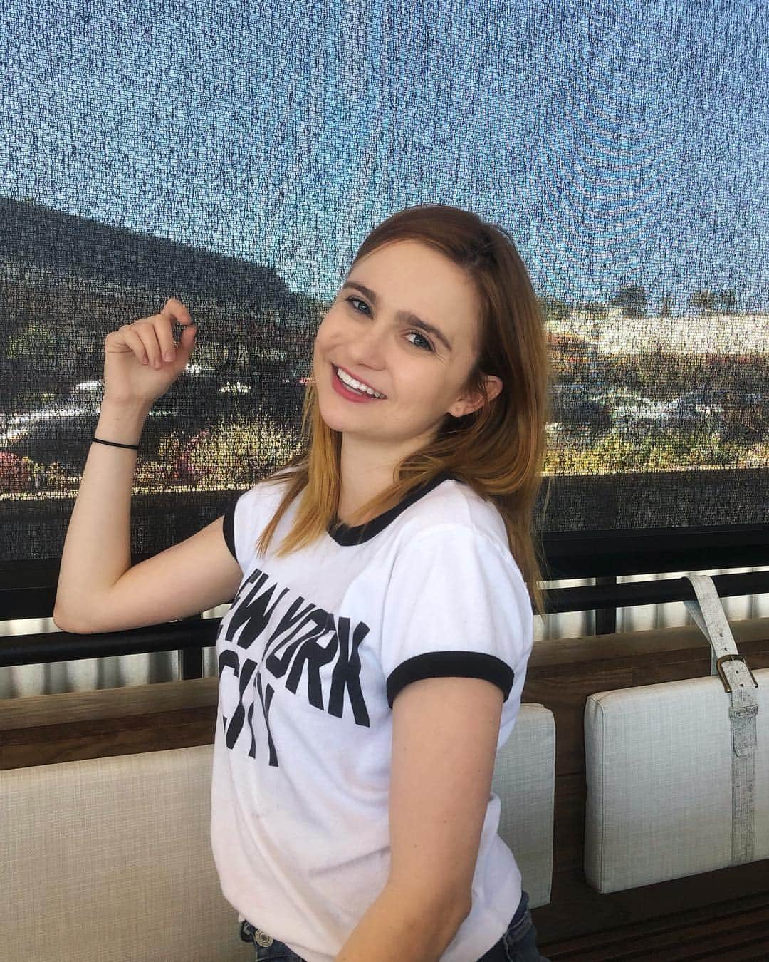 キーリー・マーシャルのインスタグラム：「Happy Saturday. (Also sorry I stole your shirt @peytonlist )」
