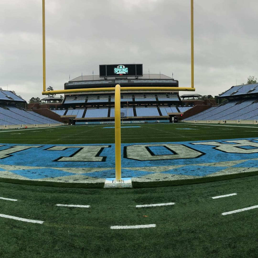 チェイス・ライスさんのインスタグラム写真 - (チェイス・ライスInstagram)「These men and this place changed my life forever. Forever a Tar Heel. Now headed to Myrtle Beach for the sold out show tonight🤘🏼」4月14日 3時42分 - chaserice