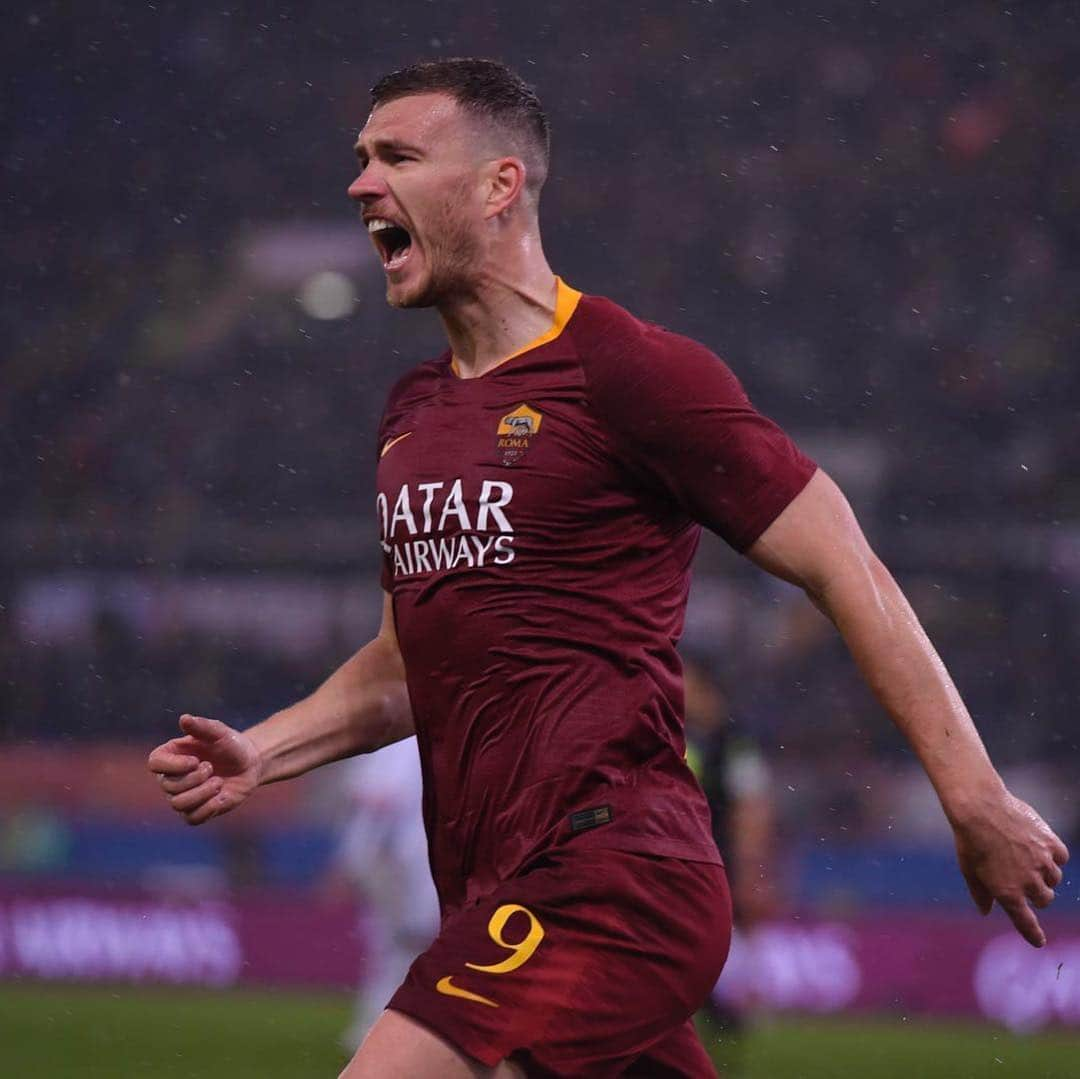 ASローマさんのインスタグラム写真 - (ASローマInstagram)「🤩 How did you celebrate @ed_dzeko’s winning goal❓ DAJE! 🔥 #ASRoma」4月14日 3時49分 - officialasroma