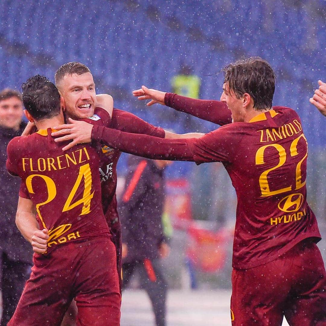 ASローマさんのインスタグラム写真 - (ASローマInstagram)「🤩 How did you celebrate @ed_dzeko’s winning goal❓ DAJE! 🔥 #ASRoma」4月14日 3時49分 - officialasroma