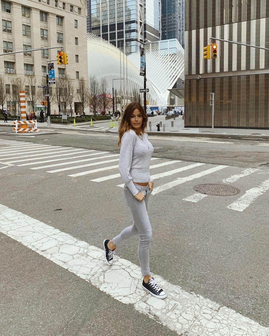 ケリー・キローレン・ベンサイモンさんのインスタグラム写真 - (ケリー・キローレン・ベンサイモンInstagram)「Springtime Saturday stroll.  Today’s weather is amazing.  #nyc #ootd #fashion #oculus #style」4月14日 4時04分 - kellybensimon