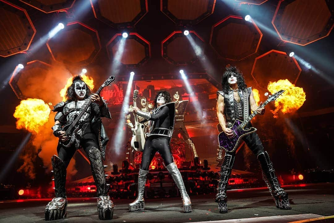 KISSさんのインスタグラム写真 - (KISSInstagram)「TONIGHT! We'll see you on the #EndOfTheRoad World Tour at @legacyarena in #Birmingham! #KISSARMY」4月14日 4時00分 - kissonline