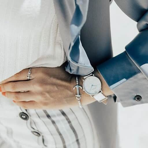 PAUL HEWITTさんのインスタグラム写真 - (PAUL HEWITTInstagram)「A woman makes an outfit her own with accessories. ✨⚓️ (photo @helenacueva) #getAnchored #paulhewitt #missocean #anchorspirit #anchorrope __ #summertime #summer #beach #sun #watches #bracelets #womenbest #womensstyle #ootd #instafashion #fashion」4月14日 4時01分 - paul_hewitt