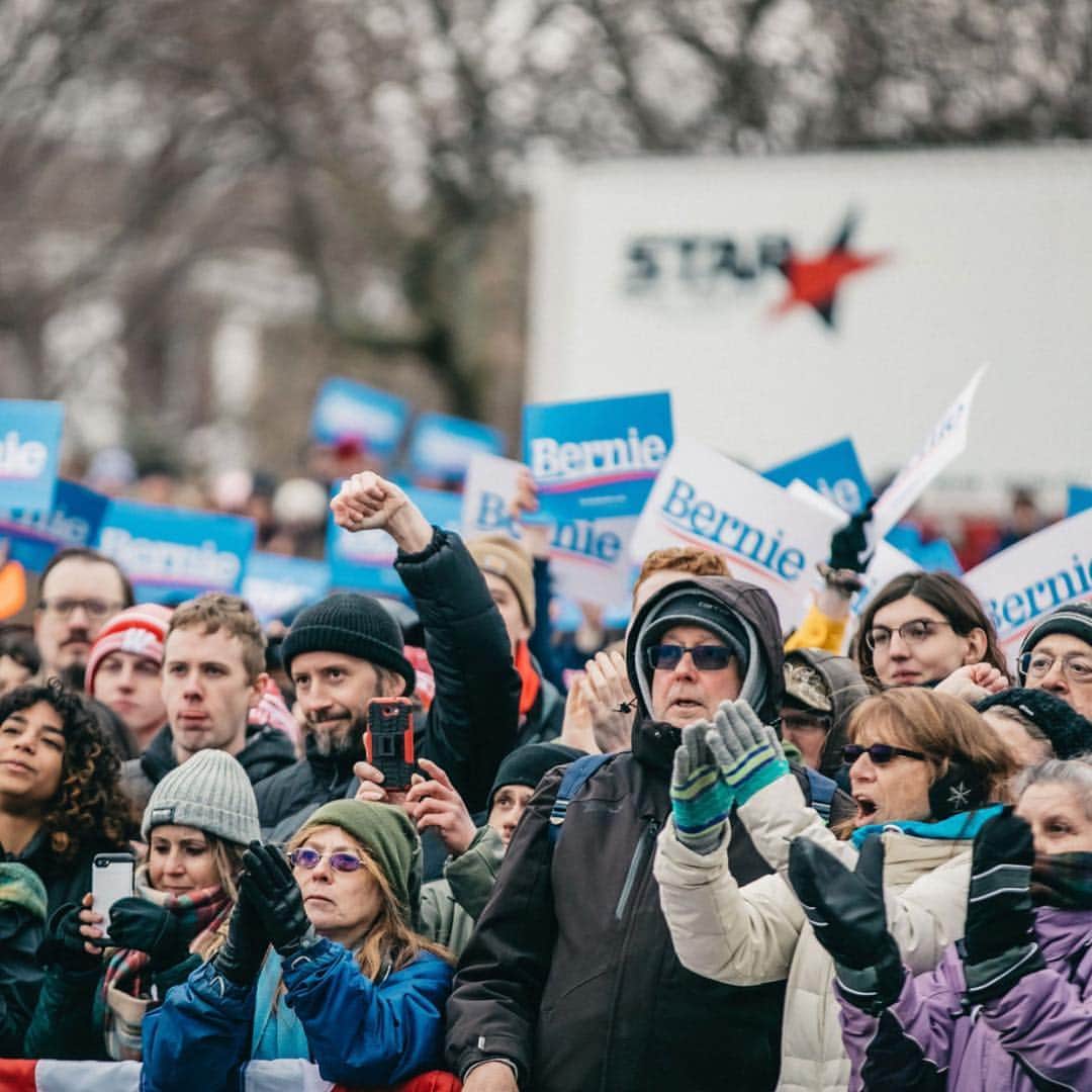 バーニー・サンダースさんのインスタグラム写真 - (バーニー・サンダースInstagram)「While it is true that the powerful special interests have unlimited amounts of money, thousands of lobbyists and the ability to buy and sell politicians - we have something they don't have. We have the people. Thank you, Madison!」4月14日 4時12分 - berniesanders