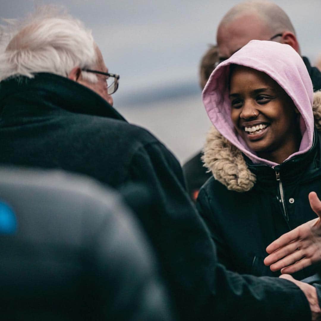 バーニー・サンダースさんのインスタグラム写真 - (バーニー・サンダースInstagram)「While it is true that the powerful special interests have unlimited amounts of money, thousands of lobbyists and the ability to buy and sell politicians - we have something they don't have. We have the people. Thank you, Madison!」4月14日 4時12分 - berniesanders