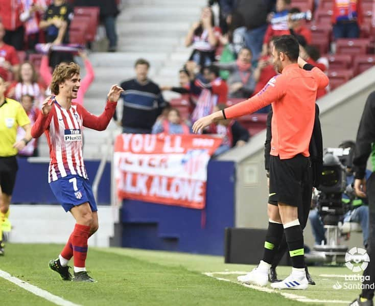 アントニオ・アダンさんのインスタグラム写真 - (アントニオ・アダンInstagram)「Tres puntos más que se quedan en casa! Enorme @antogriezmann... Justo donde te dije! 🤣🎯 #aúpaatleti」4月14日 4時05分 - antonioadan13