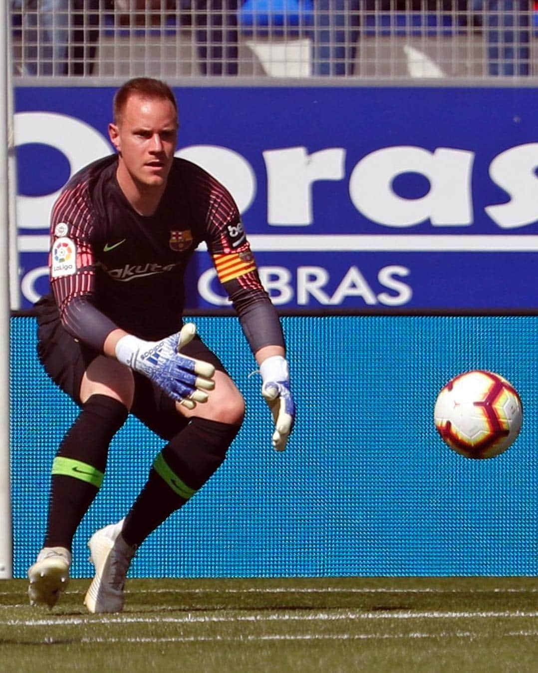 FCバルセロナさんのインスタグラム写真 - (FCバルセロナInstagram)「✈️ Captain of @mterstegen1 Airlines, captain of today's team. ©️」4月14日 4時10分 - fcbarcelona