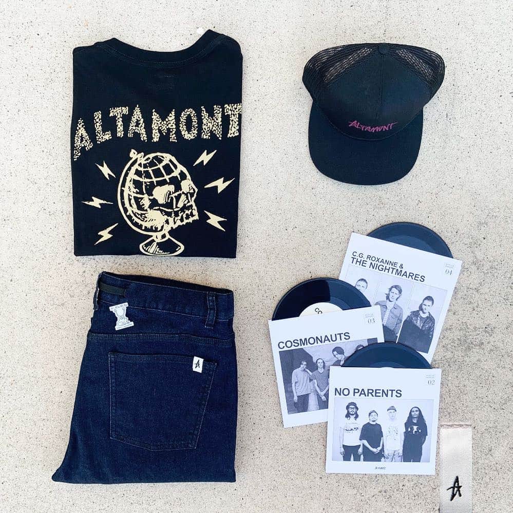 オルタモントのインスタグラム：「🎵 RECORD STORE DAY GIVEAWAY 🎵 // In support & celebration of #RSD2019 we’re giving away a sweet new kit and some rare goodies - which include limited 7” pressings of @noparentss @cosmonauts @cgroxanneandthenightmares + #danieljohnston pin !! Rules are simple:  1. Follow @altamont  2. Tag 2 homies  3. Bonus: Post a photo of your RSD2019 finds & tag us  Winner announced 4/15 @ 12pm // Best of luck & help support your local record shop!! // #CFADC」