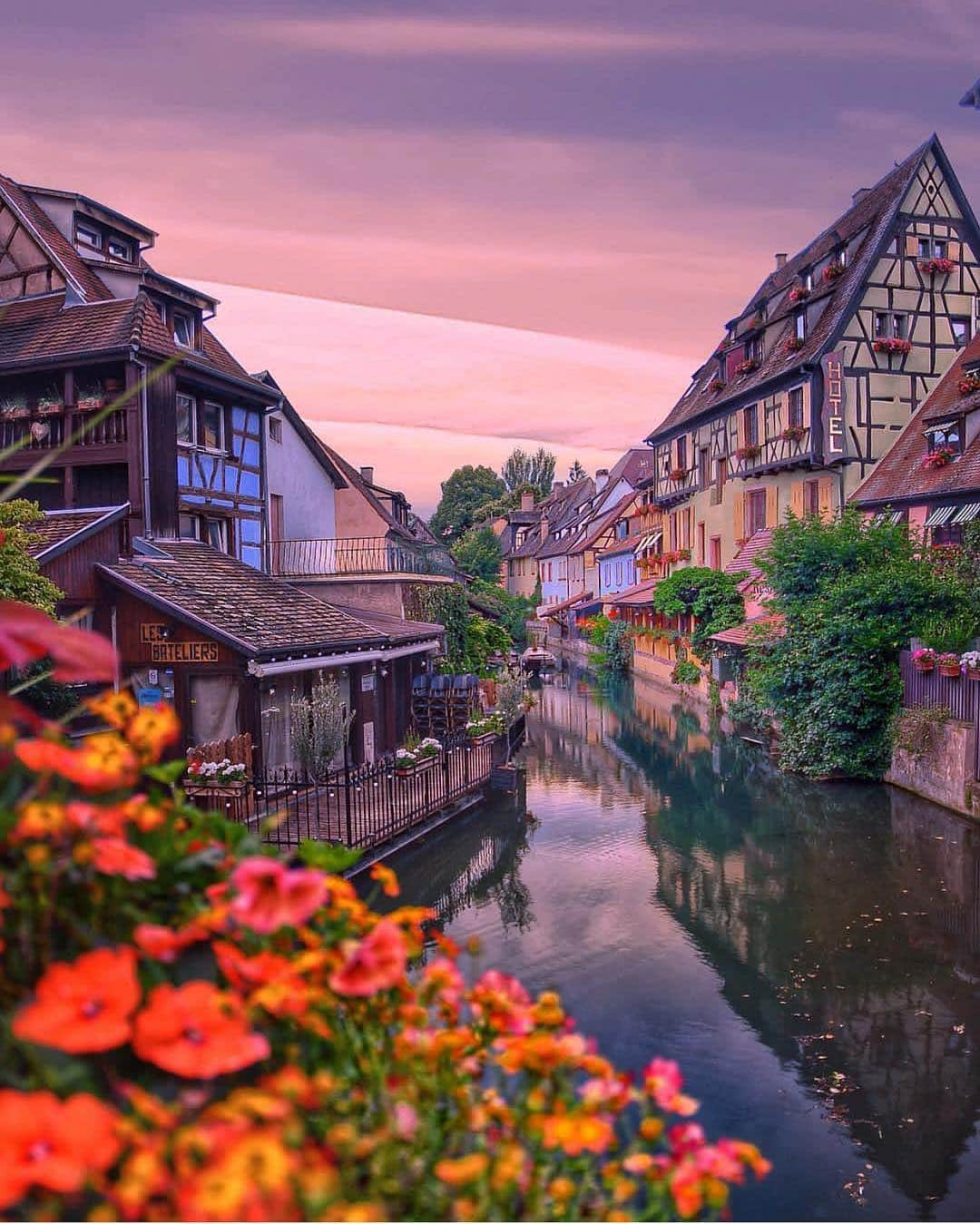 Wonderful Placesさんのインスタグラム写真 - (Wonderful PlacesInstagram)「Beautiful Colmar in France ✨❤️❤️❤️✨ . Pictures by ✨@tatsolbe✨ & ✨@sennarelax✨ #wonderful_places for a feature ❤️」4月14日 4時24分 - wonderful_places