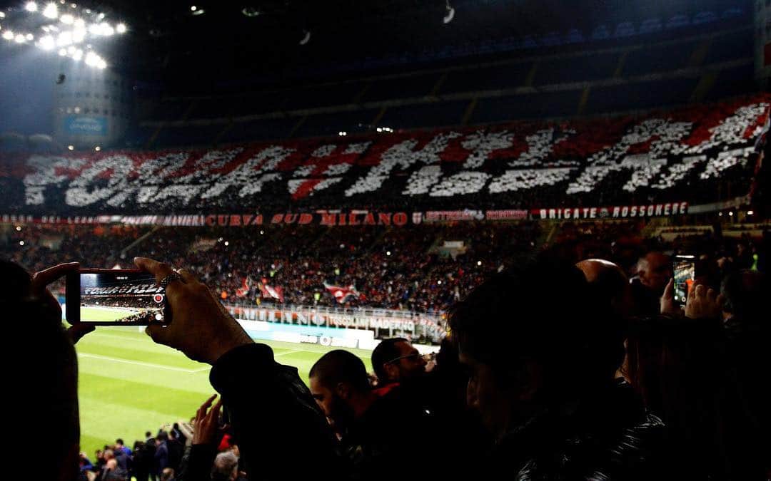 ACミランさんのインスタグラム写真 - (ACミランInstagram)「All to play for in the second half. Forza Milan! 🔴⚫️ Ancora 45 minuti per vincerla. Dai ragazzi! 🔴⚫️ #MilanLazio #ForzaMilan」4月14日 4時27分 - acmilan