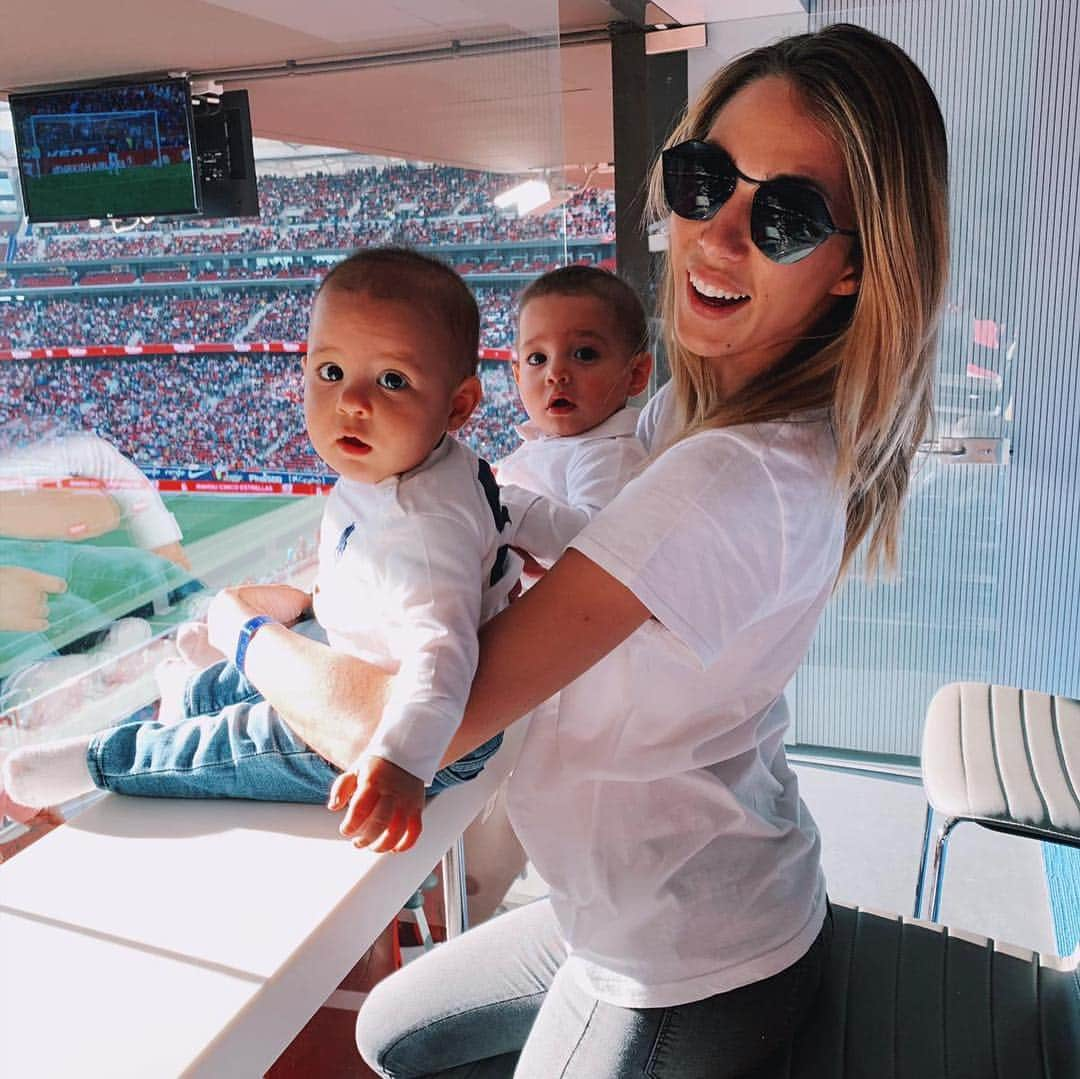 アルバロ・モラタさんのインスタグラム写真 - (アルバロ・モラタInstagram)「Gran partido del equipo para seguir peleando!!! Y en el día Del Niño en el Metropolitano, Ale y Leo no podían faltar!! Forza Atleti!! 🔴⚽️🔴」4月14日 4時31分 - alvaromorata