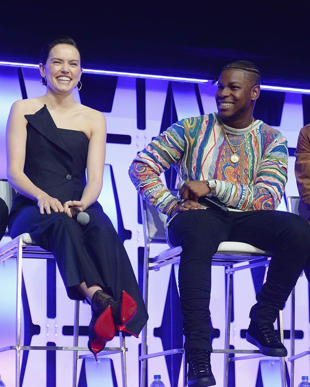 Just Jaredさんのインスタグラム写真 - (Just JaredInstagram)「The cast of @starwars - including Daisy Ridley, @johnboyega, and Oscar Isaac - attended the Star Wars Celebration in Chicago to debut the new trailer!  #DaisyRidley in #Monse #JohnBoyega #OscarIsaac #StarWars Photos: Getty」4月14日 4時42分 - justjared