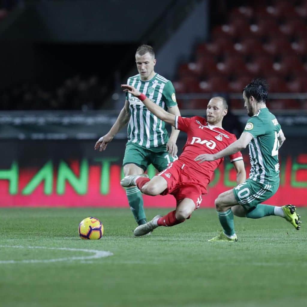 ベネディクト・ヘーヴェデスのインスタグラム：「Good team performance!💪🏼 @fclokomotiv」