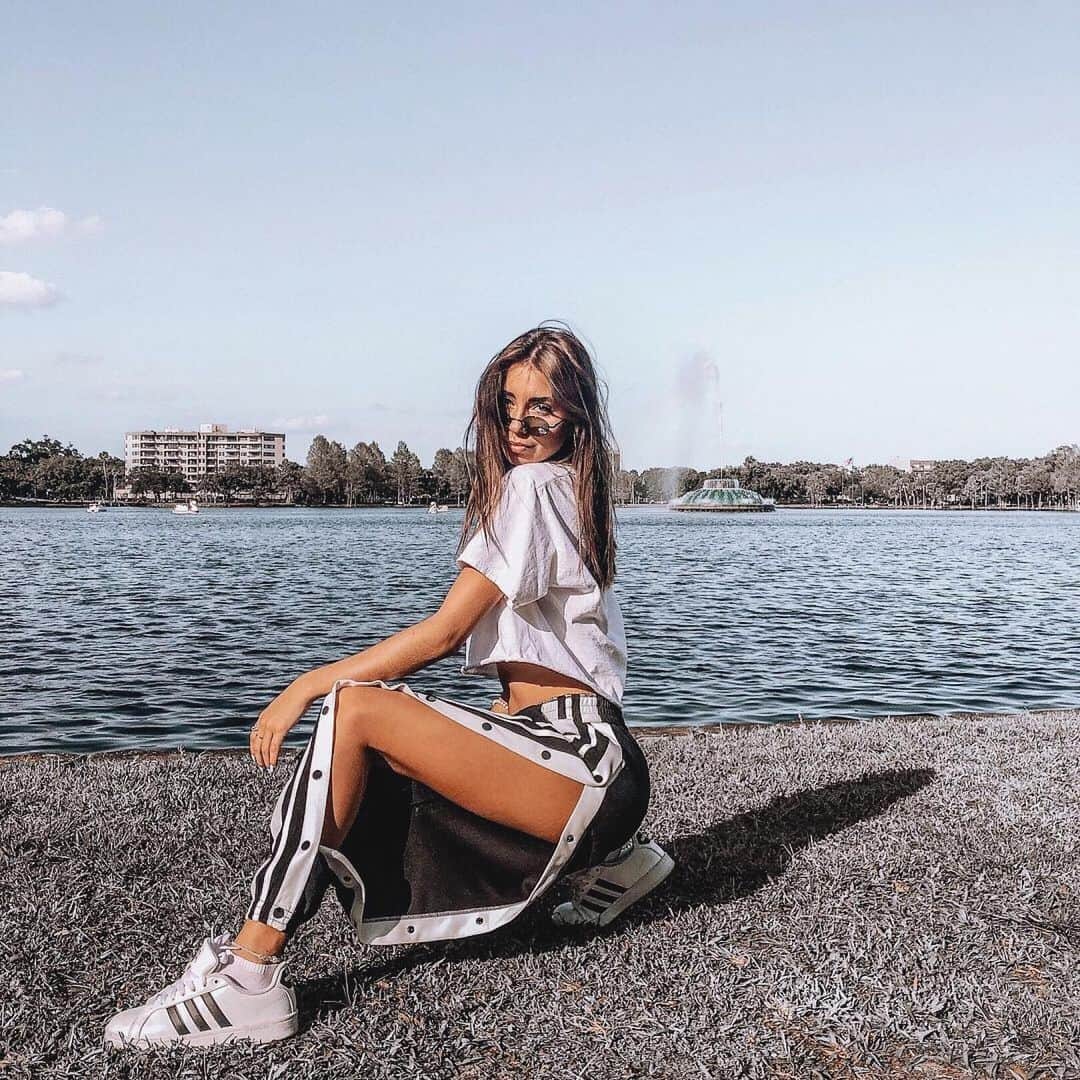 SHEINさんのインスタグラム写真 - (SHEINInstagram)「Too chic to handle. @tropicalnicole 🔍Search:427511 🔗Link in bio. #SHEIN #SHEINgals  #SHEINstyle  #pants #striped」4月14日 4時58分 - sheinofficial