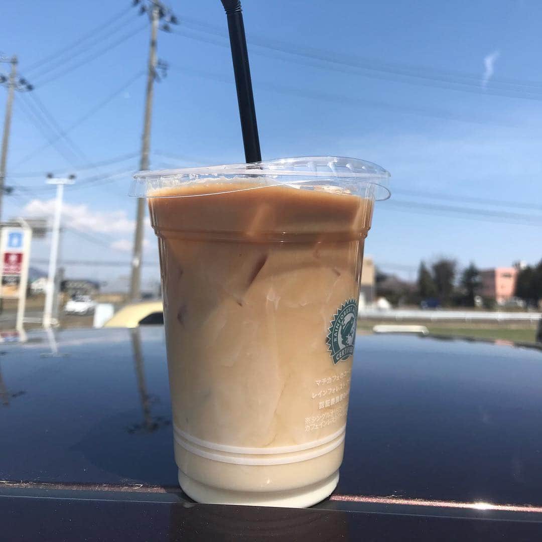 魔女菅原さんのインスタグラム写真 - (魔女菅原Instagram)「奥田民生「コーヒー」の気分。 ま、LAWSONのアイスミルクティですけど。  #魔女菅原  #魔女の定休日 #自家製天然酵母のパン屋さんカンパーニュは日月定休日」4月14日 11時08分 - hatsuyosugawara