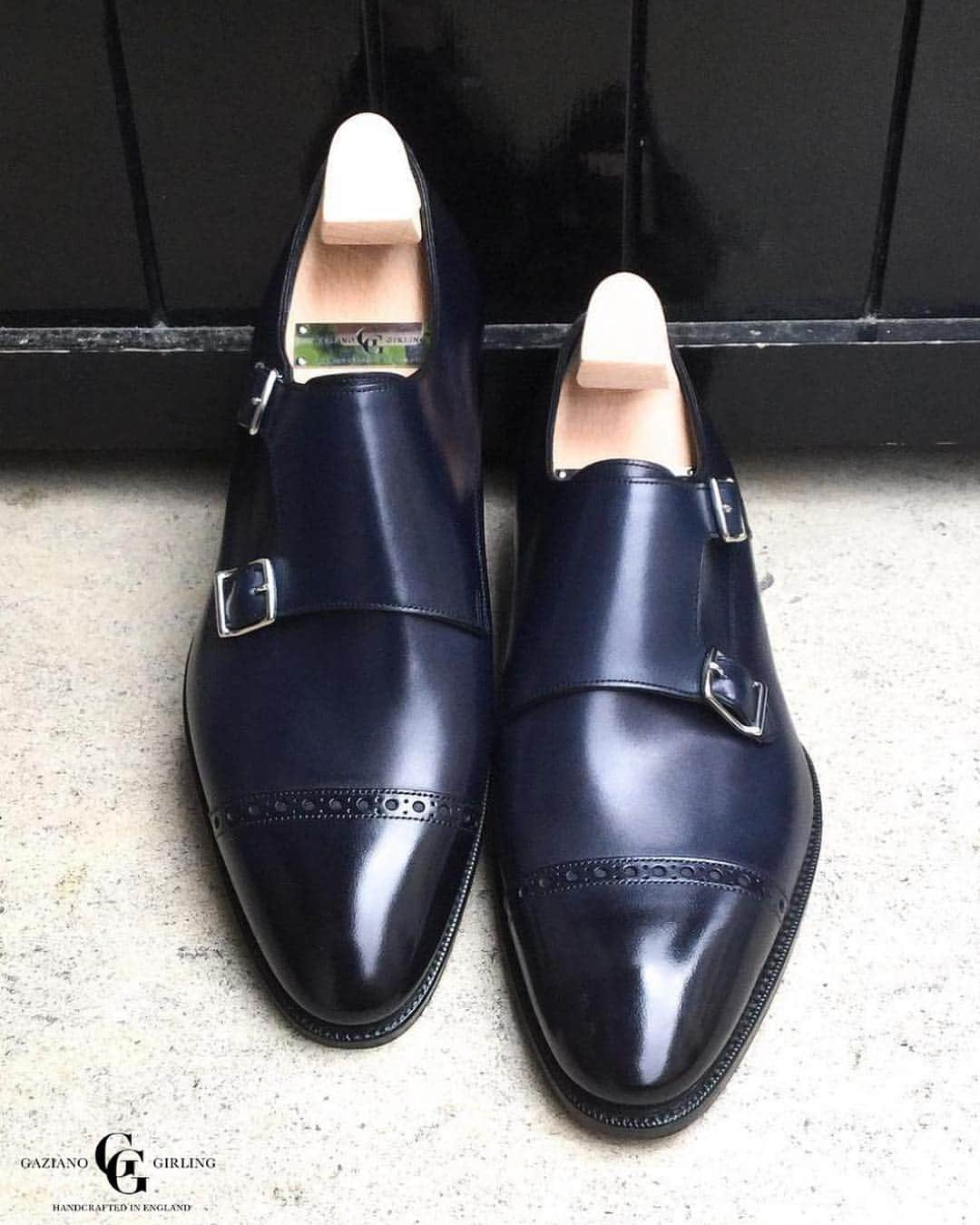 ガジアーノ&ガーリングさんのインスタグラム写真 - (ガジアーノ&ガーリングInstagram)「A unique Mayfair. Only brogueing on the toe cap and baby lining complementing the navy calf, on the DG70 last. #ggmayfair . . . . . . . . #menstyle #classicshoes #elegantshoes #handwelted #handmadeshoes #classicfootwear #stylish #shoemaker #mensfootwear #bespokemakers #fashion #brspokemakers #bespokeshoes #mensfashion #madeinengalnd  #mensshoes #menswear #shoesoftheday #shoestagram #shoestyle #shoeporn #shoes」4月14日 5時48分 - gazianogirling