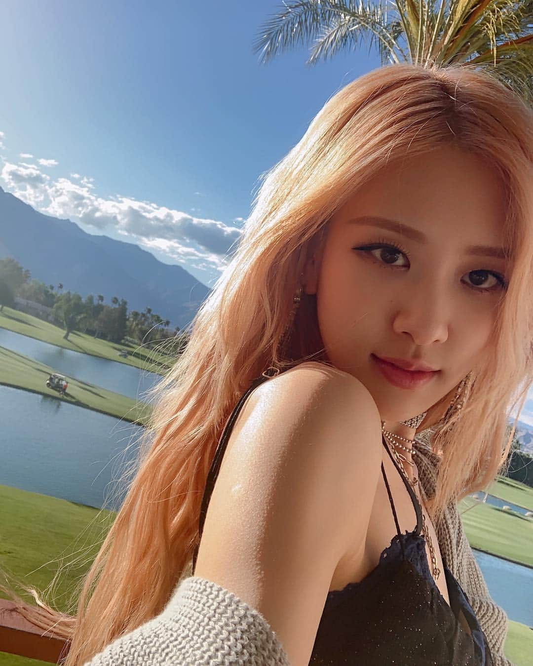 ロゼさんのインスタグラム写真 - (ロゼInstagram)「🌬」4月14日 5時42分 - roses_are_rosie