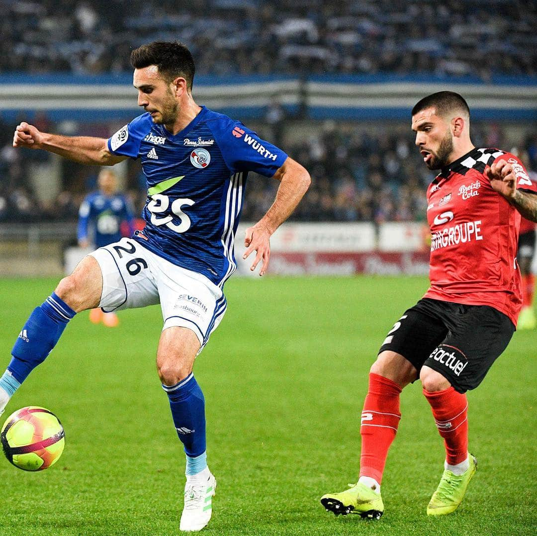 リーグ・アンさんのインスタグラム写真 - (リーグ・アンInstagram)「Feu d’artifice entre le @rcsa et l’@eaguingamp (3-3) qui nous ont offert un sacré spectacle 2 semaines après la finale de @coupedelaliguebkt 💥 ▪️ ▪️ #ligue1conforama #RCSAEAG #strasbourg #guingamp #igersstrasbourg #enavant」4月14日 6時05分 - ligue1ubereats