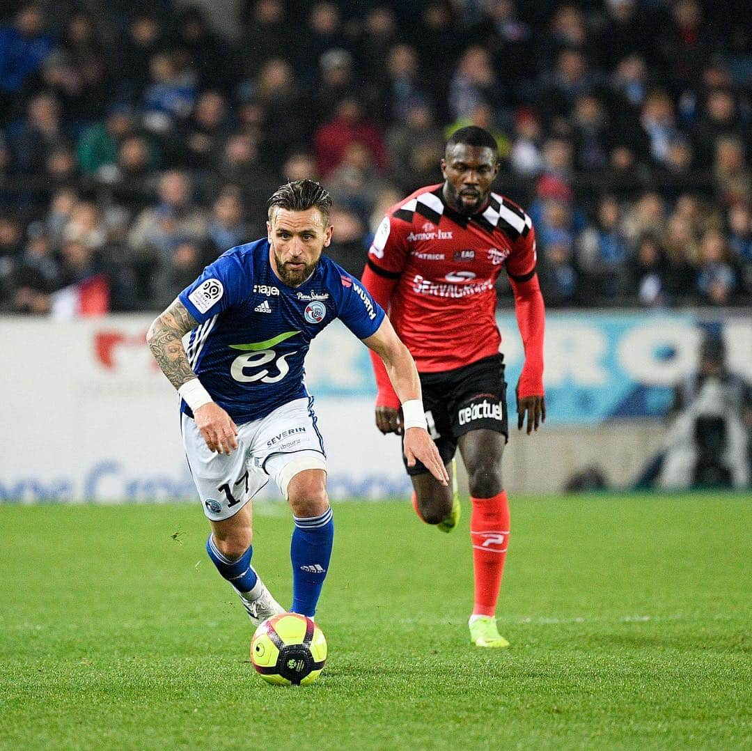 リーグ・アンさんのインスタグラム写真 - (リーグ・アンInstagram)「Feu d’artifice entre le @rcsa et l’@eaguingamp (3-3) qui nous ont offert un sacré spectacle 2 semaines après la finale de @coupedelaliguebkt 💥 ▪️ ▪️ #ligue1conforama #RCSAEAG #strasbourg #guingamp #igersstrasbourg #enavant」4月14日 6時05分 - ligue1ubereats