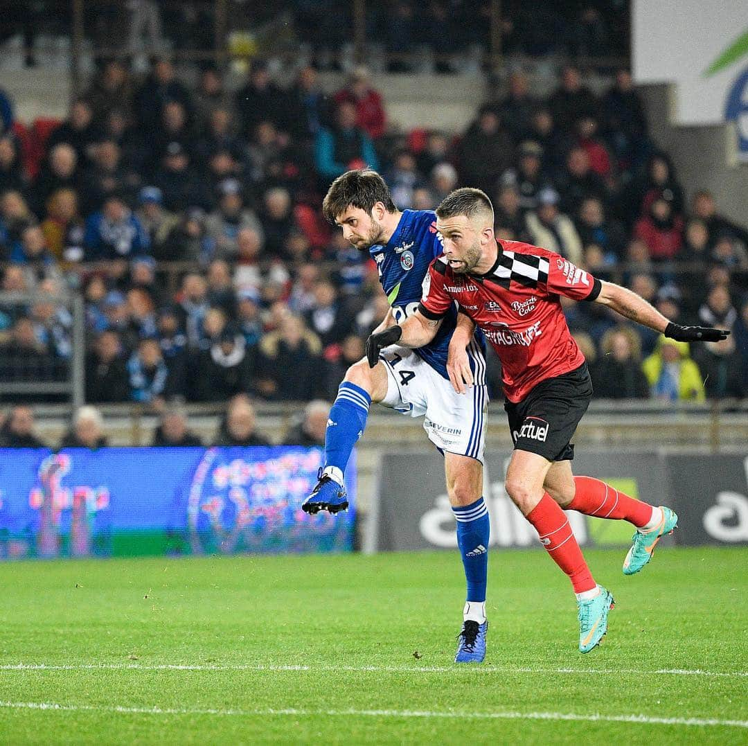 リーグ・アンさんのインスタグラム写真 - (リーグ・アンInstagram)「Feu d’artifice entre le @rcsa et l’@eaguingamp (3-3) qui nous ont offert un sacré spectacle 2 semaines après la finale de @coupedelaliguebkt 💥 ▪️ ▪️ #ligue1conforama #RCSAEAG #strasbourg #guingamp #igersstrasbourg #enavant」4月14日 6時05分 - ligue1ubereats