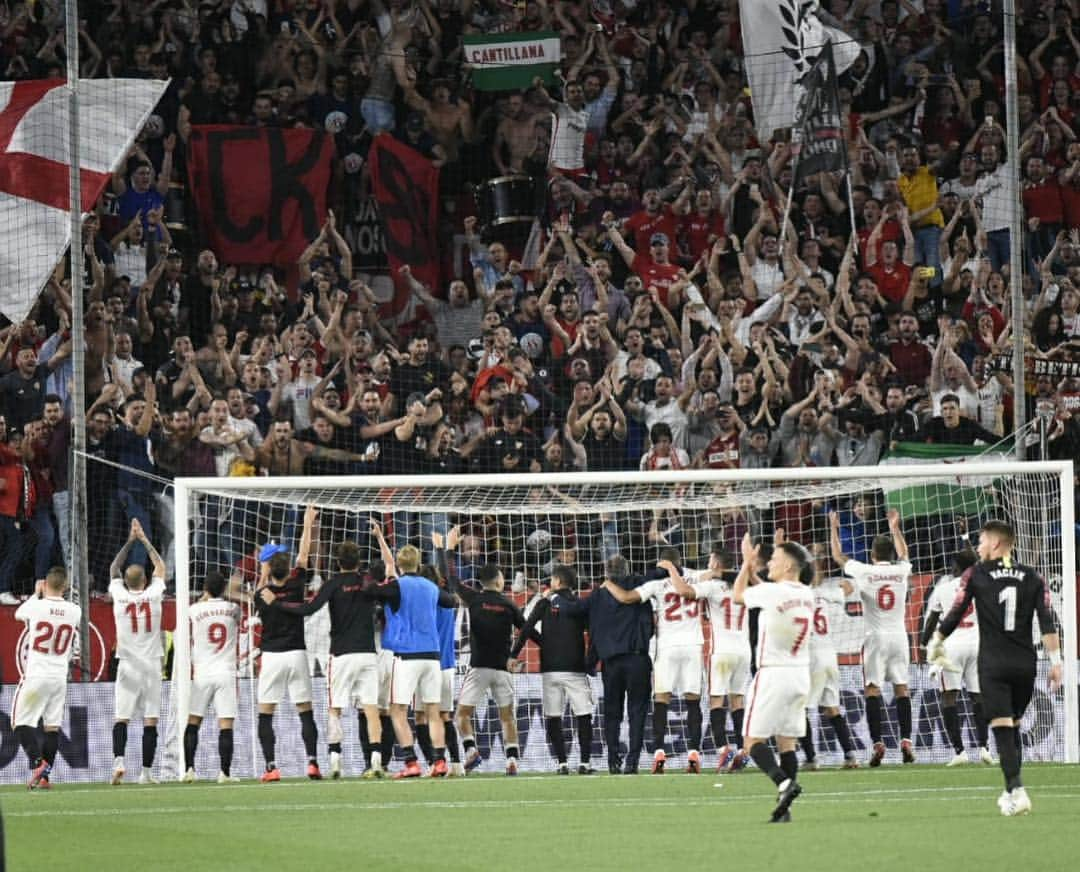 セビージャFCさんのインスタグラム写真 - (セビージャFCInstagram)「JUNTOS GANAMOS #ElGranDerbi 🔥⚪️🔴 #vamosmiSevilla #WeareSevilla #laliga」4月14日 6時01分 - sevillafc