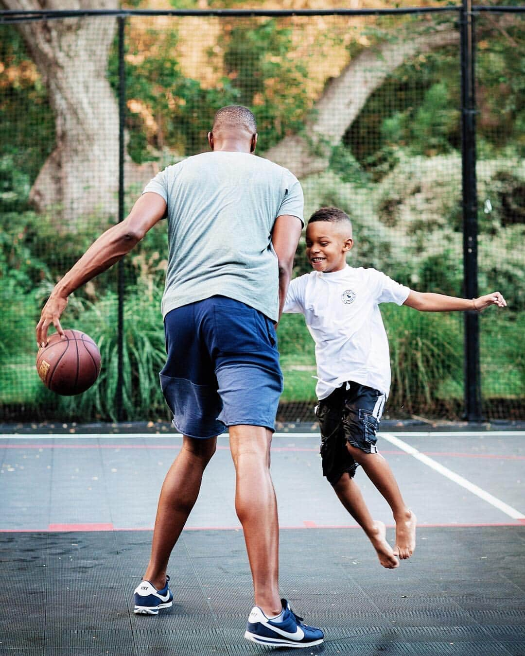 クリス・ボッシュさんのインスタグラム写真 - (クリス・ボッシュInstagram)「This kid is getting some AIR! ☝🏿1️⃣🏀 #BoshKids #TeamBosh1」4月14日 6時03分 - chrisbosh