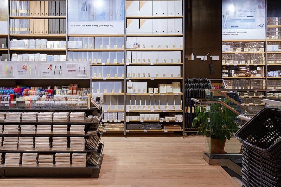 MUJI USAさんのインスタグラム写真 - (MUJI USAInstagram)「Due to inventory counting, select stores on the East Coast will be closed for a day this week. Affected stores and days are as follows: *April 15th: MUJI Times Square and MUJI Hudson Yards are closed. *April 16th: MUJI Fifth Avenue, MUJI SOHO, and MUJI Newbury Street are closed. *April 17th: MUJI Garden State Plaza, MUJI Cooper Square, and MUJI Williamsburg are closed. *April 18th: MUJI Chelsea and MUJI to GO JFK are closed.  All store locations will resume regular store hours the following day. We apologize for any inconvenience.」4月14日 6時09分 - mujiusa