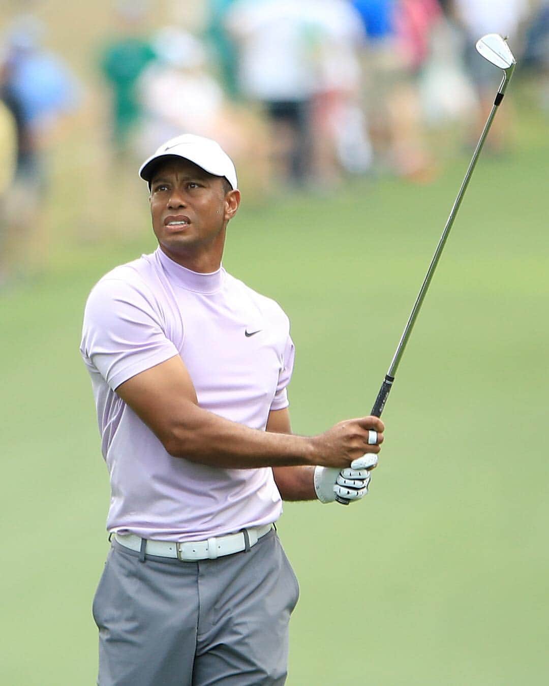 PGA TOURさんのインスタグラム写真 - (PGA TOURInstagram)「Man on a mission.  @tigerwoods is two back heading into Sunday of the Masters.」4月14日 6時33分 - pgatour