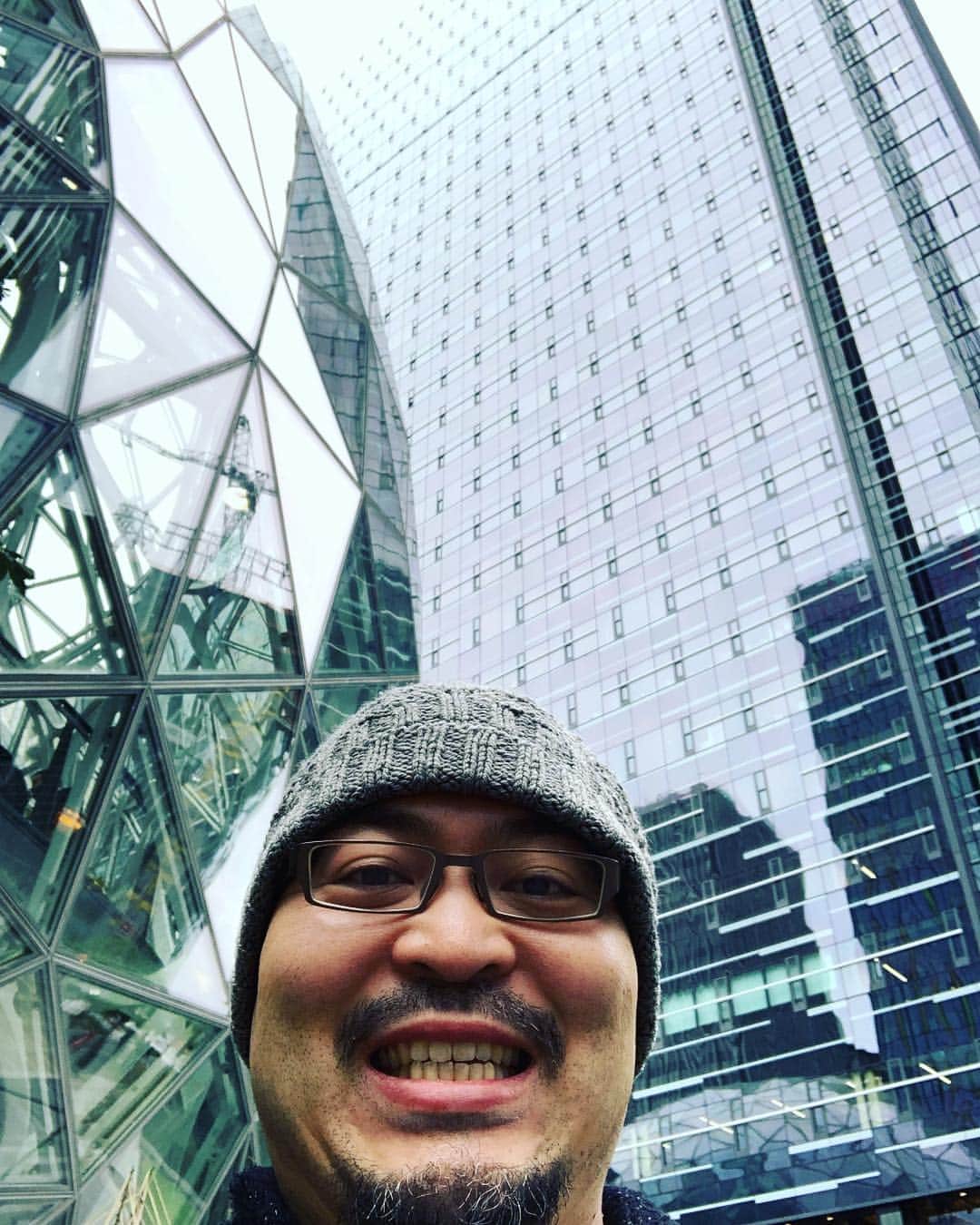 原田曜平さんのインスタグラム写真 - (原田曜平Instagram)「今シアトルに来ています。アマゾン本社前。ベゾスもこのビルにいるらしい。 #tfl #l4l #f4f #instagood #instalike #me #followme #lifeinjapan #selfie」4月14日 6時46分 - yohei.harada_official