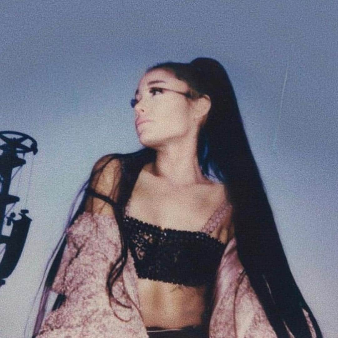 For Love & Lemonsさんのインスタグラム写真 - (For Love & LemonsInstagram)「See you soon @arianagrande ! Good luck to the ultimate pop queen at her #Coachella performance tomorrow. Oasis set pictured above.」4月14日 6時52分 - forloveandlemons