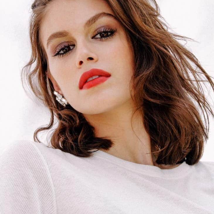 Yves Saint Laurent Beautyさんのインスタグラム写真 - (Yves Saint Laurent BeautyInstagram)「Speed into YSL Beauty’s desert escapades, with a bang of colour. Kaia Gerber takes to the road, to visit the YSL BEAUTY STATION in the look, “Feel My Beat”, created by @tompecheux, Global Beauty Director of YSL Beauty, using: ROUGE PUR COUTURE THE SLIM in N°1 ROUGE EXTRAVAGANT ROUGE PUR COUTURE THE SLIM in N°8 CONTRARY FUCHSIA MASCARA VOLUME EFFET FAUX CILS ALL HOURS FOUNDATION Join the adventure at the YSL BEAUTY STATION  OPEN: 10AM – 8PM this Saturday and Sunday CATHEDRAL CITY – ALLEN ROUTE 111 #yslbeauty #yslbeautystation #kaiagerber #hittheroad」4月14日 7時20分 - yslbeauty