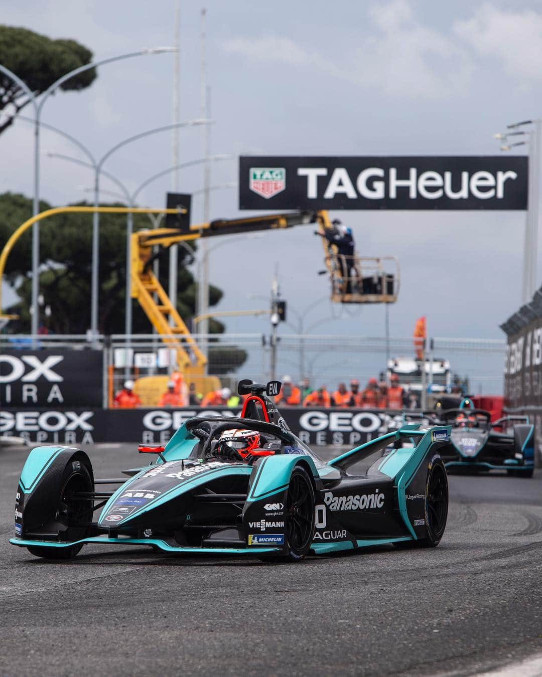 Jaguarさんのインスタグラム写真 - (JaguarInstagram)「Panasonic @JaguarRacing makes history in Rome, with @MitchEvans_ claiming the team’s first ever @FIAFormulaE win and our first international motorsport victory since 1991. It was also a great debut for @AlexLynnRacing who climbed nine places to finish 12th.  #JaguarElectrifies #ABBFormulaE #RomeEPrix #ITYPE3 #Rome #Italy #ElectricCars」4月14日 7時29分 - jaguar