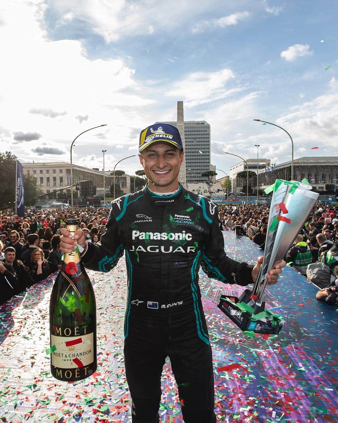 Jaguarさんのインスタグラム写真 - (JaguarInstagram)「Panasonic @JaguarRacing makes history in Rome, with @MitchEvans_ claiming the team’s first ever @FIAFormulaE win and our first international motorsport victory since 1991. It was also a great debut for @AlexLynnRacing who climbed nine places to finish 12th.  #JaguarElectrifies #ABBFormulaE #RomeEPrix #ITYPE3 #Rome #Italy #ElectricCars」4月14日 7時29分 - jaguar