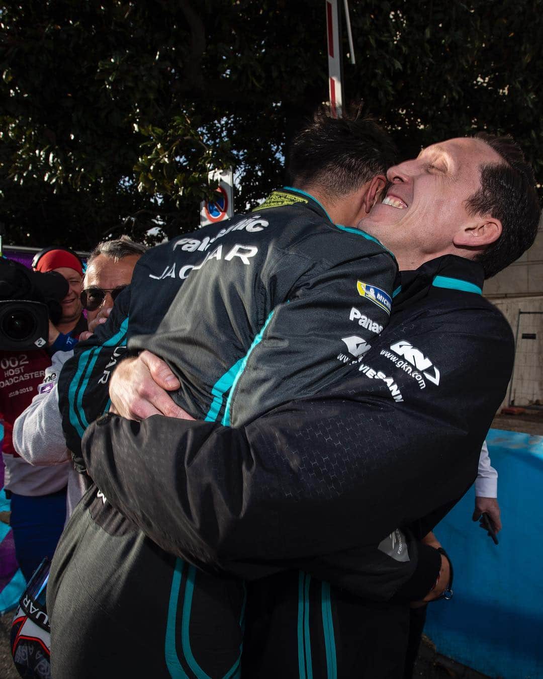 Jaguarさんのインスタグラム写真 - (JaguarInstagram)「Panasonic @JaguarRacing makes history in Rome, with @MitchEvans_ claiming the team’s first ever @FIAFormulaE win and our first international motorsport victory since 1991. It was also a great debut for @AlexLynnRacing who climbed nine places to finish 12th.  #JaguarElectrifies #ABBFormulaE #RomeEPrix #ITYPE3 #Rome #Italy #ElectricCars」4月14日 7時29分 - jaguar