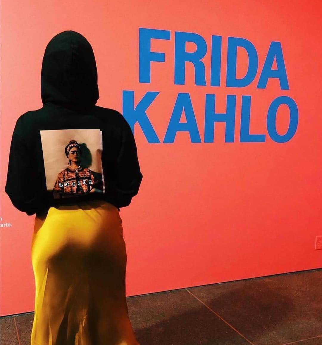 ブルックリン美術館さんのインスタグラム写真 - (ブルックリン美術館Instagram)「Despite our no 📷 policy inside #FridaKahloBKM, we've provided plenty of insta-worthy backdrops for our visitors to snap. Thanks to @theartofjumping @cynthiayyeung @stingracel @makestyleart @brownroundboi @nicky0rk @nonnyamart @jacklyn.lune @la_ch0la and @kirzi for sharing your visit with us! Be sure to tag #myBKM for a chance to be featured next.⁣⠀」4月14日 7時49分 - brooklynmuseum