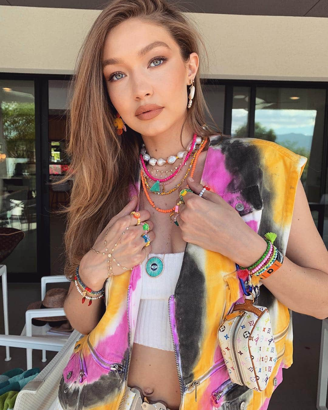 ジジ・ハディッドさんのインスタグラム写真 - (ジジ・ハディッドInstagram)「back! 🌞🌵🌅 day one」4月14日 7時53分 - gigihadid