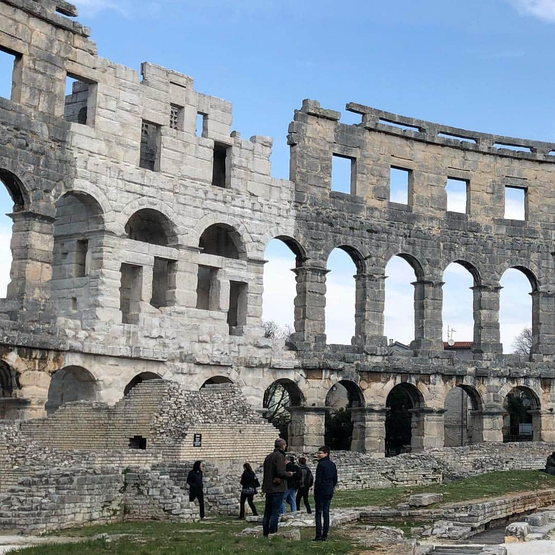 サミュエル・L・ジャクソンさんのインスタグラム写真 - (サミュエル・L・ジャクソンInstagram)「The Coleseum In Pula, Croatia. Outside, The Box Seats & Center Court where It Went Down!!!#hitmanswifesbodyguard#gladiatorvibesineffect」4月14日 8時02分 - samuelljackson