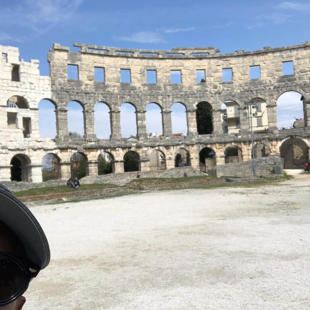 サミュエル・L・ジャクソンさんのインスタグラム写真 - (サミュエル・L・ジャクソンInstagram)「The Coleseum In Pula, Croatia. Outside, The Box Seats & Center Court where It Went Down!!!#hitmanswifesbodyguard#gladiatorvibesineffect」4月14日 8時02分 - samuelljackson