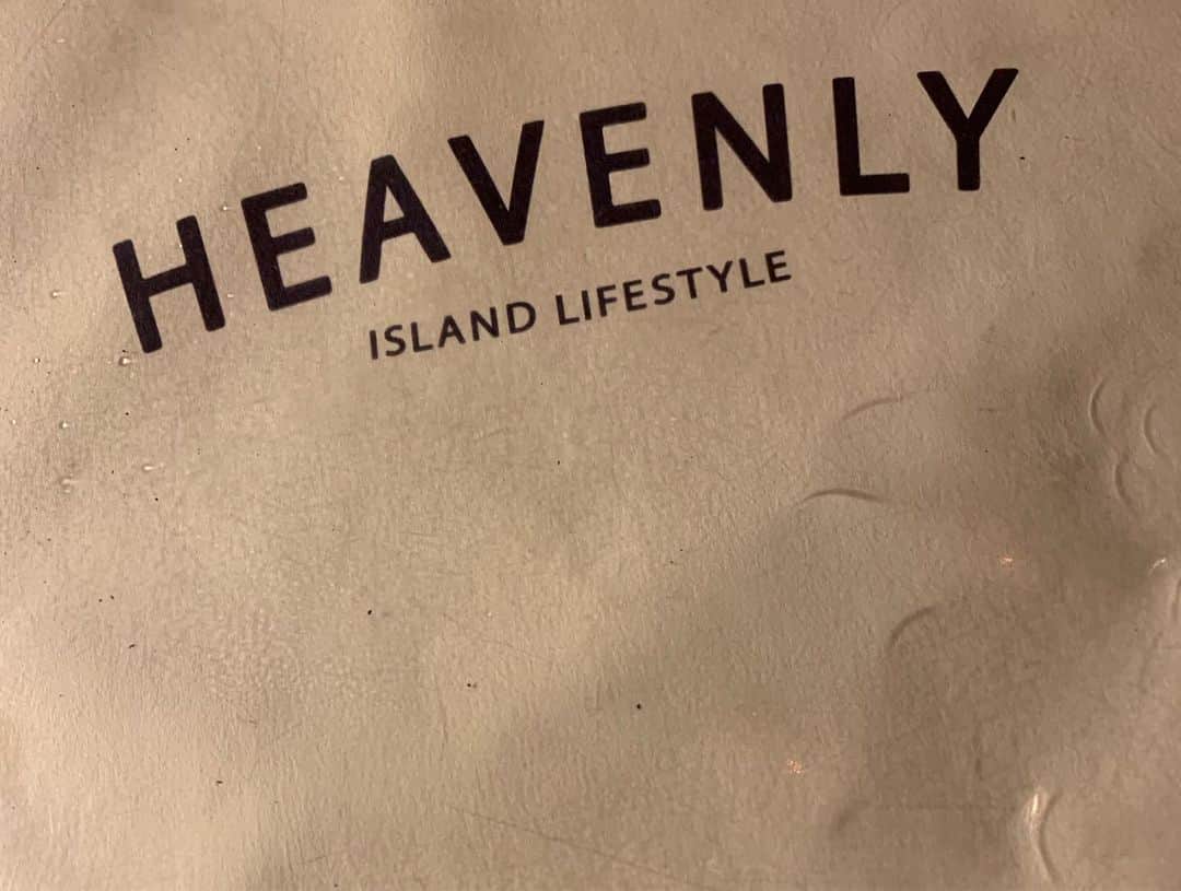 平野綾さんのインスタグラム写真 - (平野綾Instagram)「ハワイのラストのpostはデザートで〆です💖﻿ ﻿ ﻿ Heavenly Island Lifestyle﻿ 342 Seaside Ave, Honolulu, HI 96815﻿ ﻿ ﻿ 大好きな雰囲気の、﻿ 落ち着ける&食べ物美味しいcafe🌺✨﻿ ﻿ オススメのフレンチトーストは勿論美味しいんだけど、ワカモーレにびっくり！✨﻿ フレッシュだし、さつまいもチップス⁈うまい💓﻿ ﻿ ﻿ ﻿ 毎日一緒にいて、色んなところに連れて行ってくれたKaoriさん💕﻿ 本当にありがとうでした(*´꒳`*)✨﻿ ﻿ ﻿ #hawaii #waikiki #oahu﻿ #heavenlyislandlifestyle #heavenlywaikiki #cafe  #frenchtoast  #bfe #bestfriendever  #ayahirano #平野綾」4月14日 8時05分 - a_ya.hirano