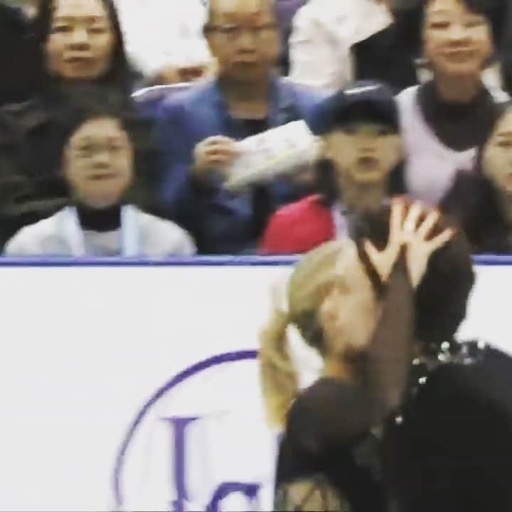 カーステン・ムーア＝タワーズのインスタグラム：「The last Pink Floyd fist pump!! 👊🏼👊🏼👊🏼 • • #wttfigure #wttfigure2019 #japan #fukuoka #pinkfloyd #pairskating」