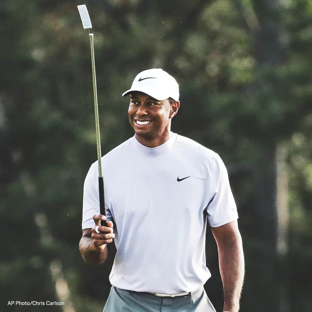 espnさんのインスタグラム写真 - (espnInstagram)「ON. THE. PROWL. Tiger will play in the final group at the Masters on Sunday. He's just 2 shots back of the lead.」4月14日 8時18分 - espn