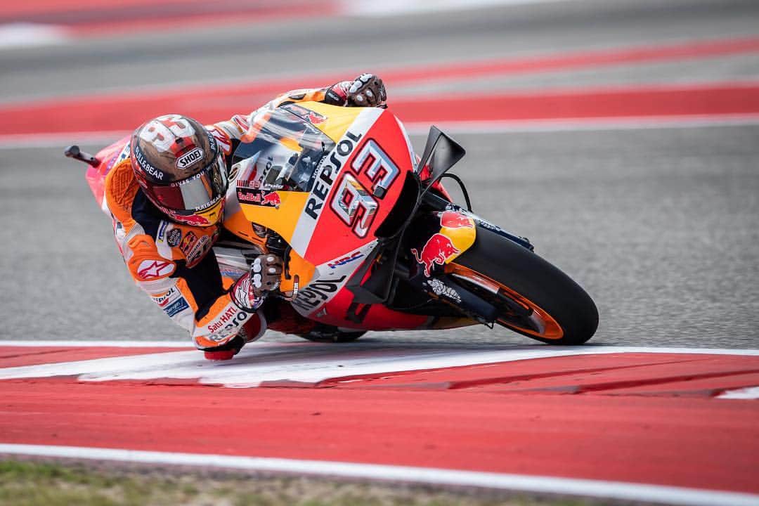 レプソル・ホンダのインスタグラム：「#MM93🐜 Grid 🅿️1️⃣ 🇺🇸 ⠀⠀⠀⠀⠀⠀⠀⠀⠀ “I’m happy to be on pole position but for tomorrow nothing is certain yet. Today we were fastest and got pole, but no one knows about race pace or tyres yet as we lost FP3. We will have to work well in Warm Up to make up for the time we sadly lost to the weather. After Warm Up we will know more but there are many people who could be in the fight.” ⠀⠀⠀⠀⠀⠀⠀⠀⠀ #25RepsolHonda #Repsol #MotoGP #Honda #Racing #RepsolHonda #HRC #RC213V #MM93 #MarcMarquez #MM93🐜 #ThePowerOfDreams #Motorcycle #America #AmericasGP #Austin #Texas #Qualifying #Pole」