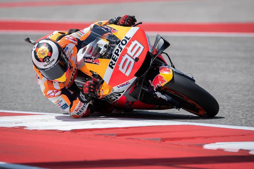 レプソル・ホンダのインスタグラム：「#JL99😈 Grid 🅿️1️⃣1️⃣ 🇺🇸 ⠀⠀⠀⠀⠀⠀⠀⠀⠀ “A challenging day today with the weather where we unfortunately lost some time. I was feeling strong in Q1 and pushed hard to get through then we had an issue in Q2 which upset our plan. The other bike had a different setting as we are trying a lot of different things so we couldn’t unlock our full potential. Tomorrow will be a physical race, it always is here.” ⠀⠀⠀⠀⠀⠀⠀⠀⠀ #25RepsolHonda #Repsol #MotoGP #Honda #Racing #RepsolHonda #HRC #RC213V #JL99 #JorgeLorenzo #JL99😈 #ThePowerOfDreams #Motorcycle #America #AmericasGP #Austin #Texas #Qualifying #BestYet #MoreToCome」
