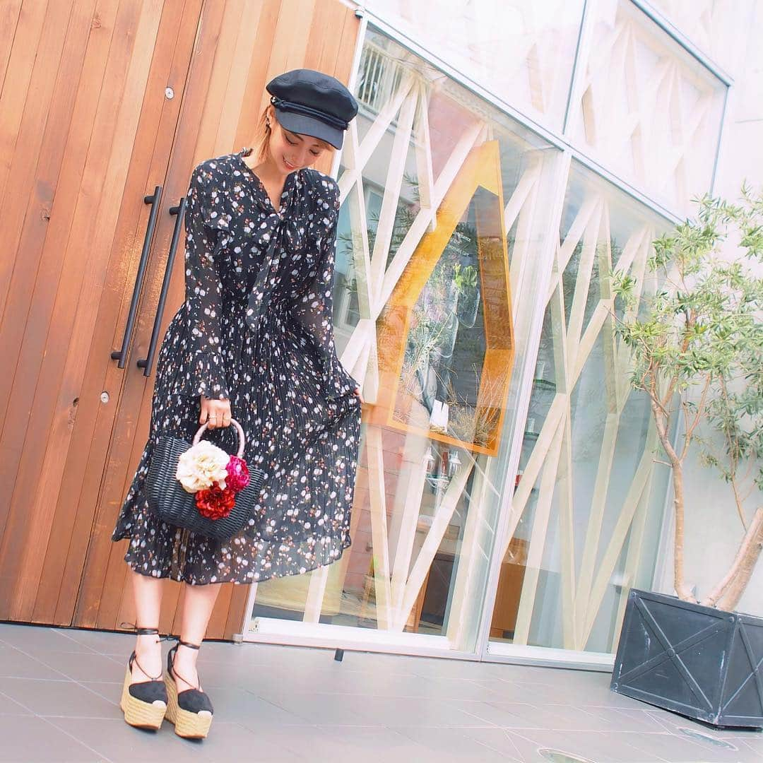 サキ吉さんのインスタグラム写真 - (サキ吉Instagram)「ある日の #ootd 💕 髪の毛短い時だっ(＊¯ω¯＊) ． 全身 @valmuer_official です❣️ 春ワンピが可愛くておしゃれが楽しい🌸 ． #表参道 #valmuer  #valmuer_official」4月14日 8時45分 - sakikichi1201