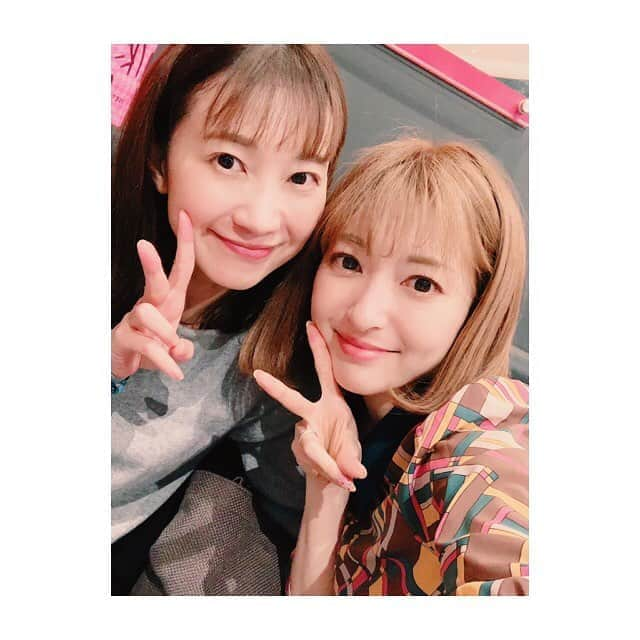 夢咲ねね（赤根那奈）さんのインスタグラム写真 - (夢咲ねね（赤根那奈）Instagram)「. 昨日は、さーやが観にきてくれました♡ そのあと、ゆっくりごはんも行って😊 . 久しぶりにさーやを目の前に可愛いさが倍増してまして、、 眩しかった✨✨ . 美味しい話や、コスメの話など聞けてとっても楽しい時間でした😊 私たち、最後は必ずタピオカミルクティーで〆ます✨ 楽しい1日でした🧡 . #神田沙也加ちゃん #笑う男  #Wオランプ #1789  #0413」4月14日 9時00分 - yumesaki__nene