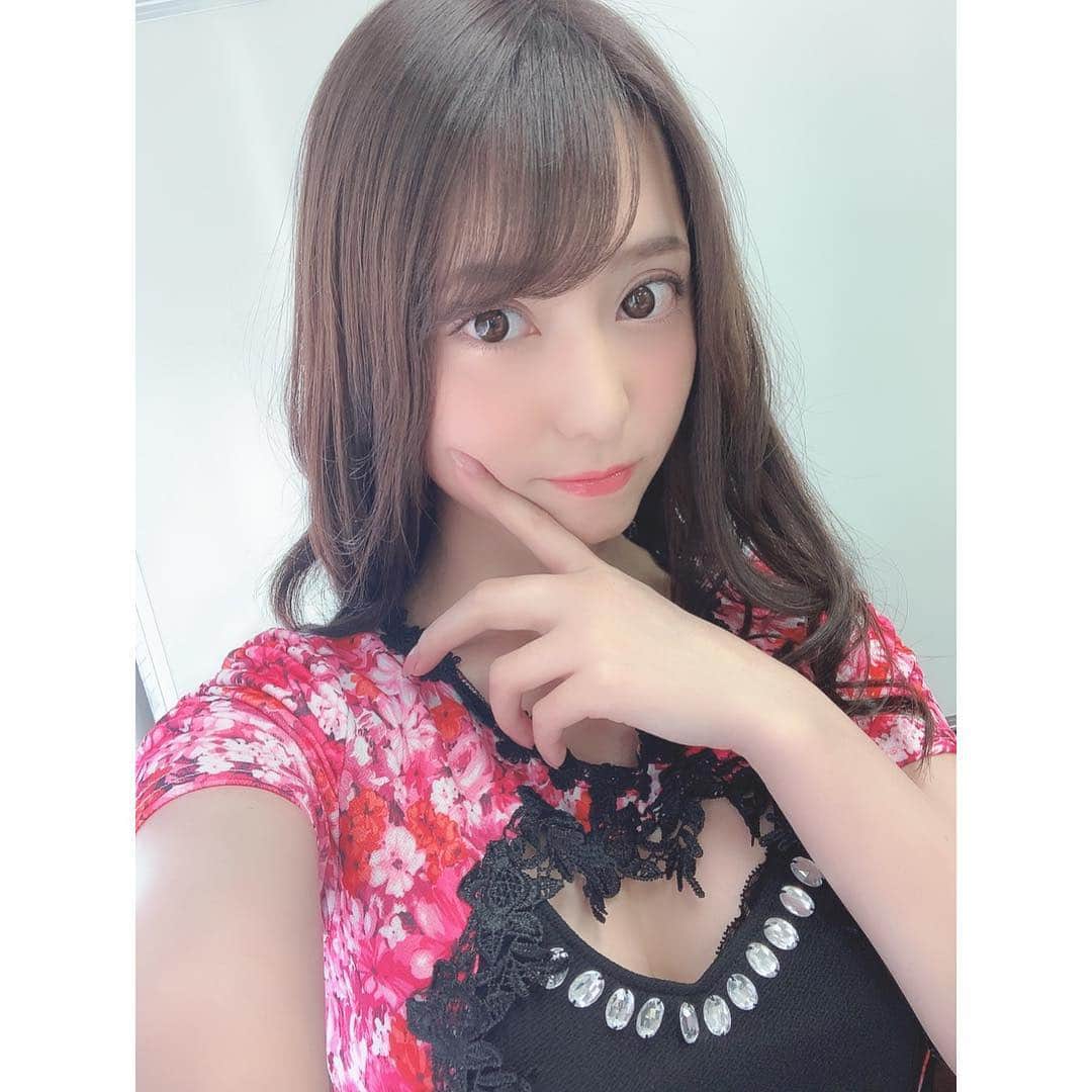 堀尾実咲のインスタグラム：「富士にきた(・∀・) 久しぶりにサーキットでのお仕事だよん☺️❤︎ #富士スピードウェイ #モーターファンフェスタ」