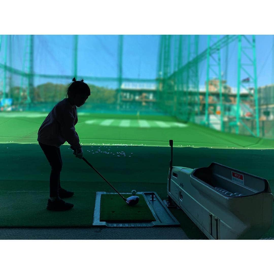 EMIさんのインスタグラム写真 - (EMIInstagram)「☆ 週末ゴルフ練習会🏌️‍♀️ #golf #4歳 #プリキュア打法」4月14日 9時10分 - emi_idea