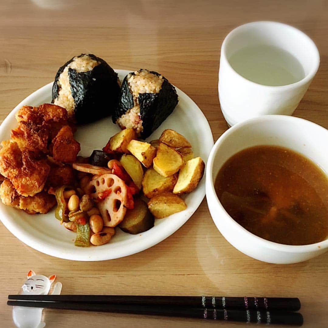 なでしこ健康生活さんのインスタグラム写真 - (なでしこ健康生活Instagram)「Repost from @nekoobasan_maiko)  昨日で#和食ファスティング 終わりましたが、代わり映えのないメニューです😂 これはお昼ご飯で、夜はりんごが食べたくなってりんごを1/4頂きました🍎❤️ 私は、 167.5cm 53.8kgで、自分では普通体型だと思っていて痩せたいと思っていませんでしたが、 やっぱり食べ過ぎだったみたいで1週間の和食ファスティングで52.6kgに落ちて全体的にすっきりしました✨ このまま小食を目指していけばスリムになれるのかもしれませんね❗️ ムダな贅肉の分だけ、ムダに命を搾取してきたと思うと体型に対しての意識が変わってきます。 引き続き、ヴィーガンライフ楽しんで生きます✨ 命を奪わない、傷付けない生き方、心が軽くなれる気がしています✨  #ヴィーガン #ヴィーガンライフ #ヴィーガン子育て #大豆ミート #ソイミート #動物性不使用 #発芽玄米 #なでしこ健康生活 #森修焼 #菜食 #玄米菜食」4月14日 9時26分 - nadeshiko_healthy_life