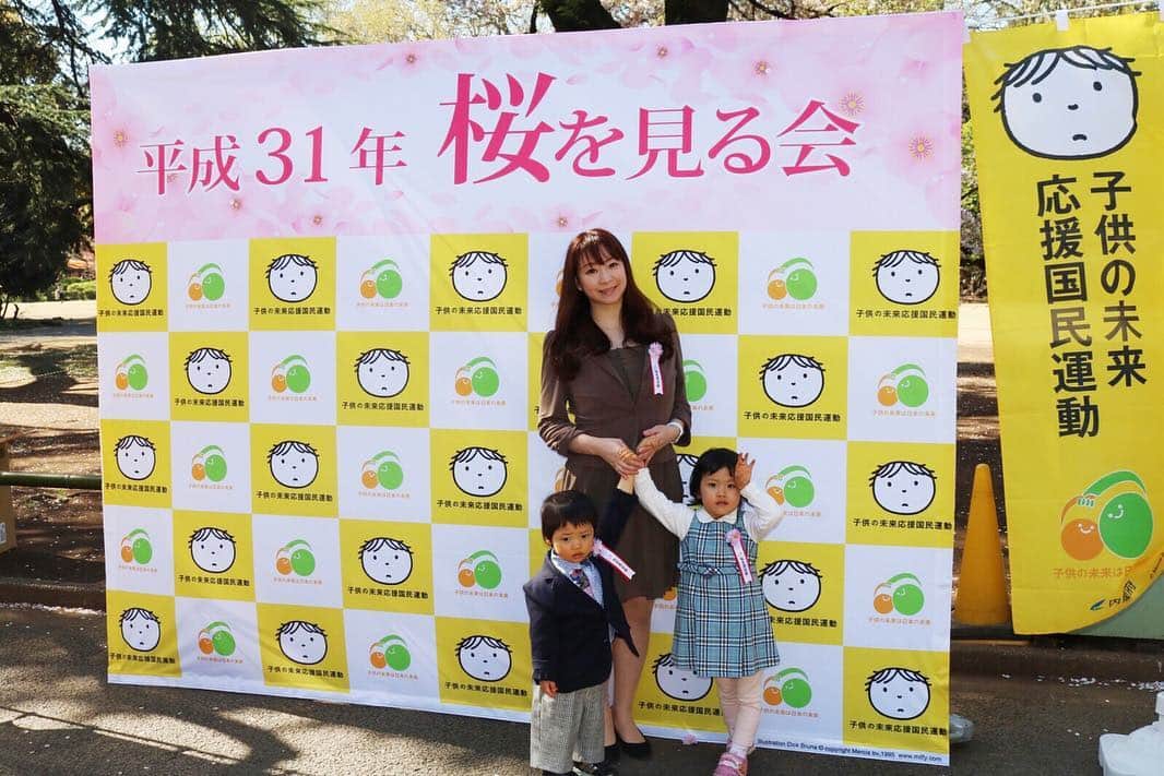 歩りえこさんのインスタグラム写真 - (歩りえこInstagram)「新宿御苑、実は初めて来ました♪  #桜を見る会 #内閣総理大臣 #新宿御苑 #花見 #平成最後」4月14日 9時24分 - riekoayumi