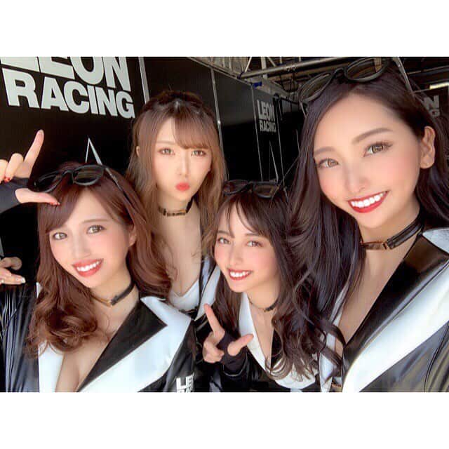 央川かこさんのインスタグラム写真 - (央川かこInstagram)「SUPER GT 本選日🏎🏎 65号車は4番手からのスタートです🏁 ・ 予想外の展開があったり 開幕戦から本当に楽しいレース😍😍 ・ LEON RACING LADYと一緒に 65号車の応援よろしくお願いします🙇‍♀️✨ ・ #SUPERGT#岡山国際サーキット#岡山#サーキット#LEON#LEONRACING#LEONRACINGLADY#レース#レースクイーン#コスチューム#ちょい不良」4月14日 9時25分 - kako.717